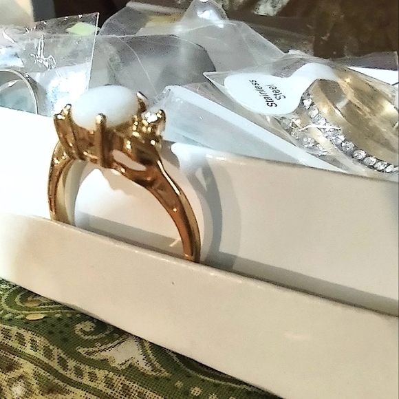 Vintage Opalite Ring - Picture 8 of 12